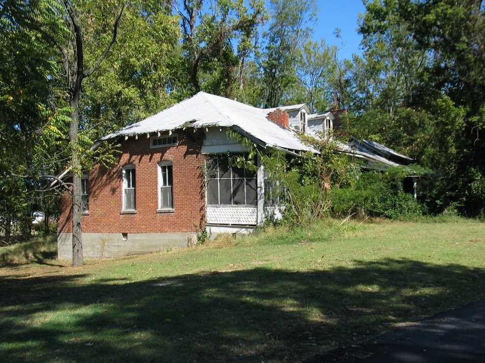 1335 Massey house, left end